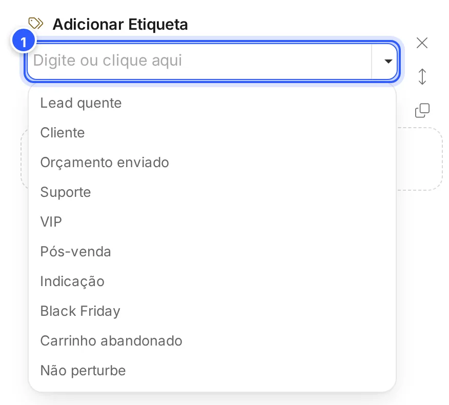 Ação Adicionar Etiqueta na etapa, com a lista das etiquetas da conta aberta embaixo do campo.