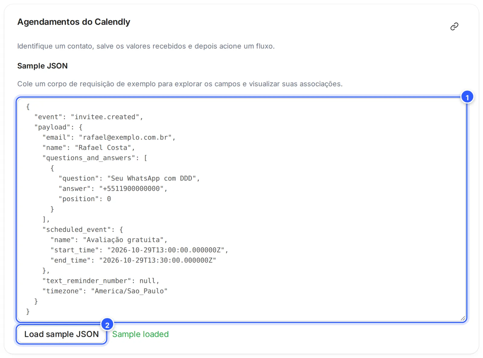 Quadro Sample JSON com um exemplo do evento invitee.created do Calendly (e-mail, nome, resposta com o WhatsApp e o horário marcado), o botão Load sample JSON e o aviso Sample loaded.
