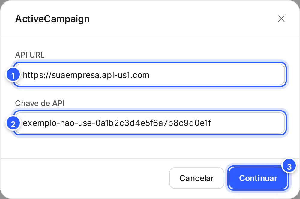 Janela ActiveCampaign com os campos API URL e Chave de API preenchidos com valores de exemplo e os botões Cancelar e Continuar.