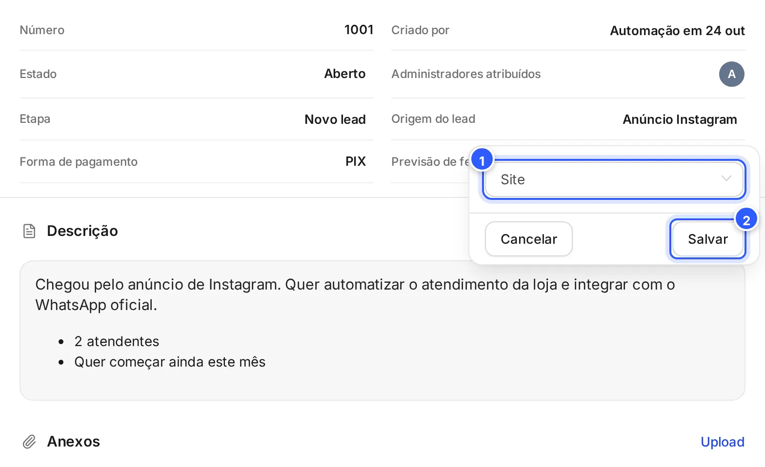 Um campo do pipeline em edição na oportunidade aberta: Origem do lead com a opção Site escolhida e o botão Salvar.